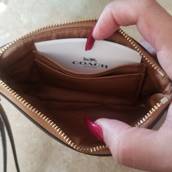 Coach - Picture 4 of 4